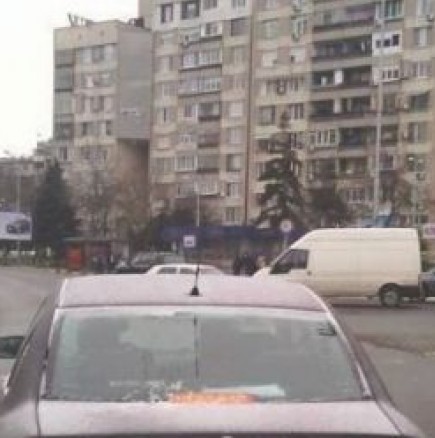 Вижте какво написа на задния капак на колата си мъж, за да отмъсти на жена