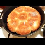 Хрупкав и пресен домашен хляб на тиган - Питка-маргаритка за заслужили гости: