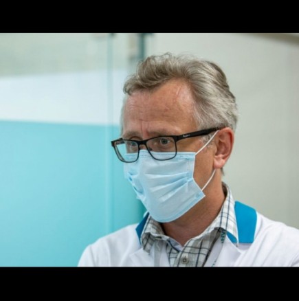 Д-р Поздняков предупреждава: 80% от пипналите Омикрон усещат това