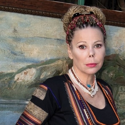 Княгиня Калина се кълчи на купон в Боровец-Видео