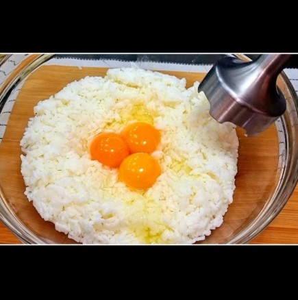 Разбийте ориза с яйца - те такава вкусотия скоро не сте яли! Задължително опитайте, лесно е: