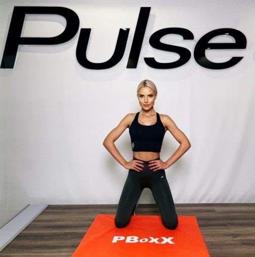 Тайната на добрата форма! Хриси Парова поддържа топ кондиция с иновативен фитнес аксесоар!