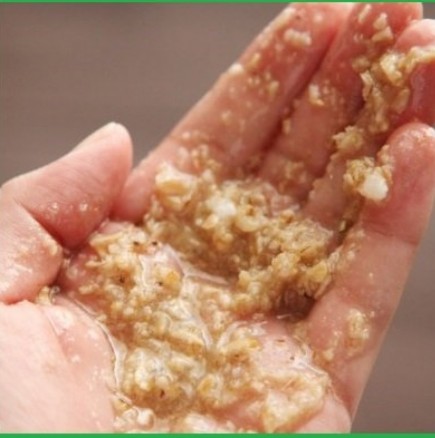 Измиване с овесени ядки: рецепта, която изтегля мръсотията от порите и подмладява кожата!