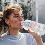 Защо не бива да пием вода от бутилка