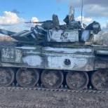 Украински шофьор към руски войници, останали без гориво-Да ви дръпна до Русия?