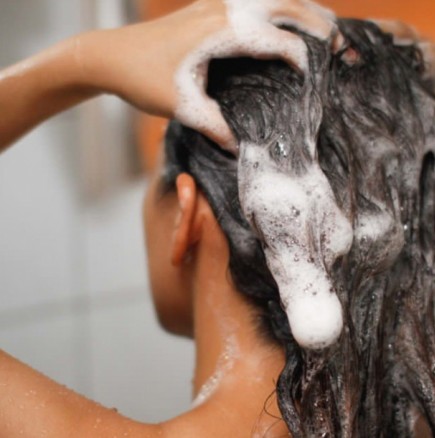 Жена от Англия отказа да мие косата си в продължение на две години поради мързел и показа резултата-Снимка