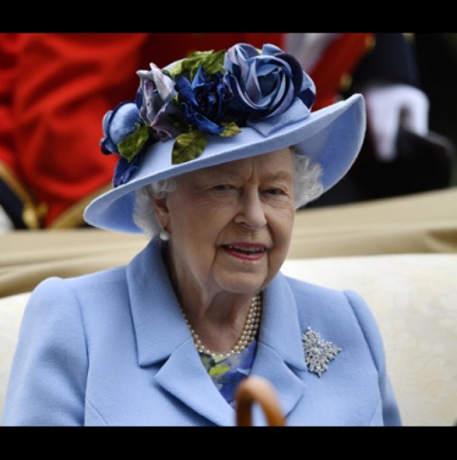 Принц Чарлз зарази 95-годишната си майка с Ковид-19 - ето в какво състояние е кралица Елизабет Втора: