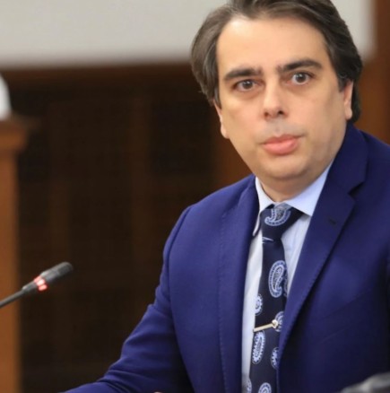 Дадоха на съд вицепремиера Асен Василев