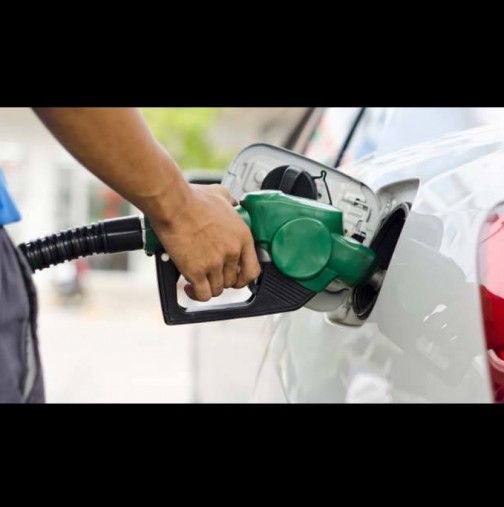 Шофьорите ликуват - цените на горивата падат! Ето с колко и кога: