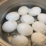 ТРИК, благодарение на който нито 1 великденско яйце няма да се счупи при варене 