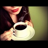 Добавете само три подправки към кафето и ще имате МОЩНА напитка за отслабване: