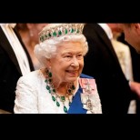 Ето колко струва най-скъпото бижу на Кралицата (и Кейт Мидълтън го носи) СНИМКИ: