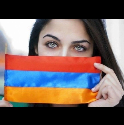 Защо на красивите жени им е забранено да ходят в Армения?