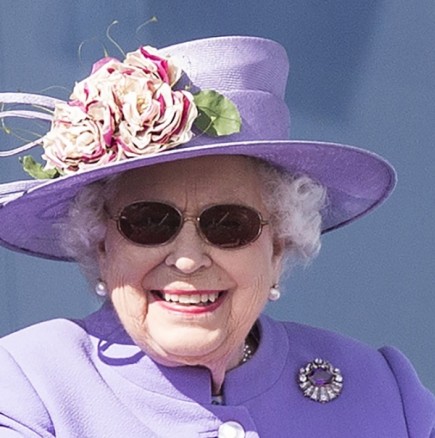 Ето кое е най-скъпото бижу на Елизабет II, което и Кейт носи и струва милиони-Снимка