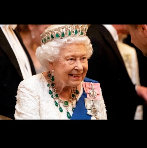 Ето колко струва най-скъпото бижу на Кралицата (и Кейт Мидълтън го носи) СНИМКИ: