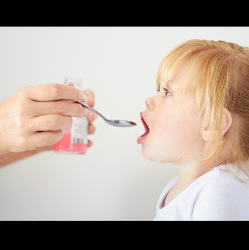 Педиатър предупреди родителите: Сиропите за кашлица са опасни! Ето защо: