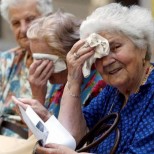 Социалният министър зарадва пенсионерите