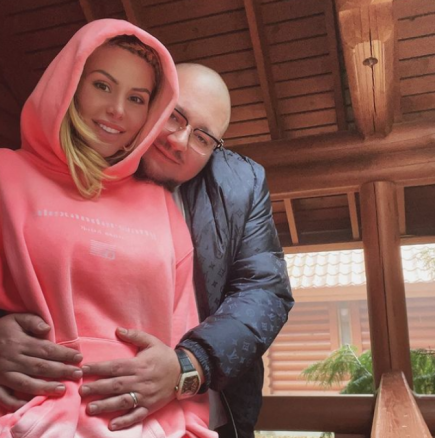 Гущерова с чалга парти и Бони на ушенце за бебето - ето как кръстиха третия си наследник (Снимки):