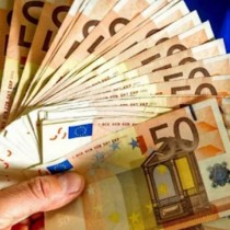 Дават бонуси от 200 евро за пенсионери и работници 