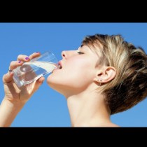 Ето какво ще почувства тялото ви, ако замените всички напитки с вода: