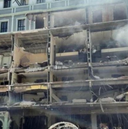 Мощна експлозия разруши хотел в Хавана, има убити и ранени 