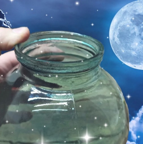 Как да си приготвите Лунна вода за изпълняване на желания, за красота и за дома