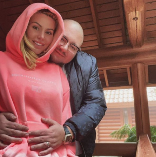 Гущерова се издаде! Ето какъв е полът на третото ѝ бебче (Снимка):