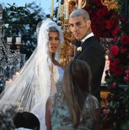 Приказната сватба на Кортни Кардашиян (Снимки):