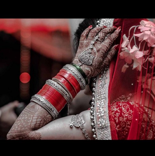 Малка булка от Индия ще се омъжва за себе си! (Снимки):
