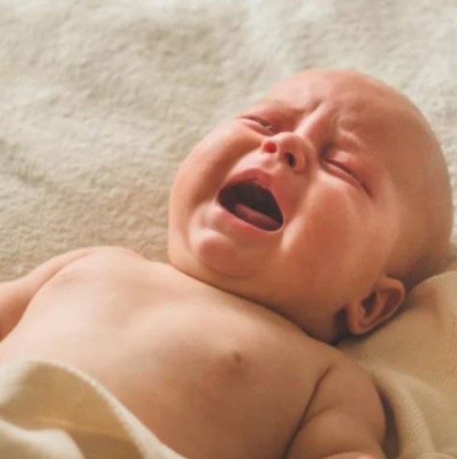 Лекари прегледаха новородено с подут корем и се стреснаха от видяното