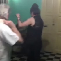 Катрин Зита Джоунс, Майкъл Дъглас и децата им във вихрен танц у дома-Ето как се забавляват без грим и преструвки-Видео
