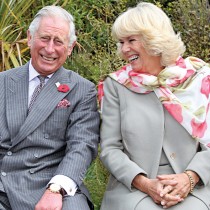 Камила се появи на официално събитие с облекло на принц Чарлз-Ето на кого му стои по-добре-Снимки