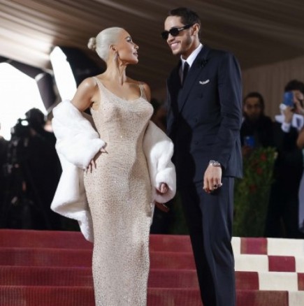 Ким Кардашиян съсипа най-скъпата рокля-шедьовър в света-Снимка на пораженията
