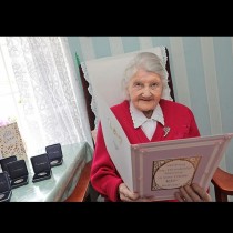 107-годишна жена, родила 8 деца, разкри тайната на дълголетието си (Снимки)
