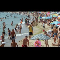Страшна напаст напада туристите по Черноморието - бягат панически от водата! (СНИМКА)