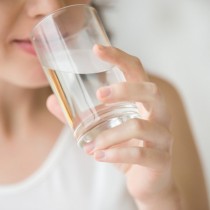 Полезно ли е наистина да пием много вода на ден?