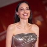 Недоволна и изтощена: Снимаха Анджелина Джоли без грим (Снимки)