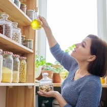Защо слънчогледовото олио НЕ трябва да се съхранява в кухненския шкаф?