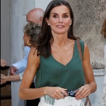 Дори испанската кралица носи най-модерната чанта за това лято: Може да се купи за около 10 евро и побира всичко! (Снимки)