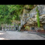 Най-луксозната пещера в света е дворец в скалите (Снимки):