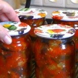 Вече години си ги приготвям задължително за зимата: Патладжани с доматен сос 
