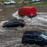 ВАЖНО! Как се шофира при наводнение?