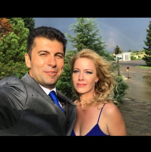 Линда Петкова с чутовен моден гаф - събра погледите на пъпа на София с прозрачен минижуп (Снимки):