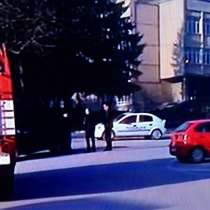 Полицай е убит в Лясковец, районът е отцепен - Чуват се викове \