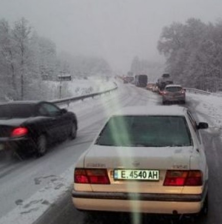 Снегът се завърна: Вижте къде!