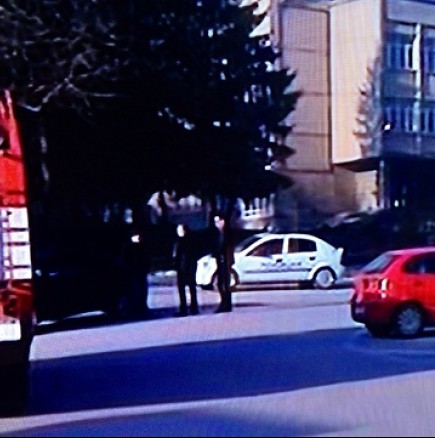 Полицай е убит в Лясковец, районът е отцепен - Чуват се викове "Петко предай се"
