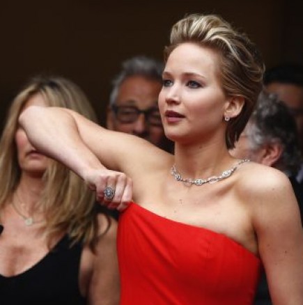 Вижте как падна Дженифър Лоурънс на Оскарите