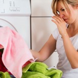 Какво да направите, ако пералнята ви вмирисва дрехите