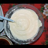Лек ванилов десерт с орехов блат и райски крем: не сладкиш, а блаженство!