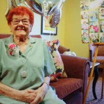 Жена навърши 105 години и е в добро здраве благодарение на този алкохол, който пие нощем-Видео